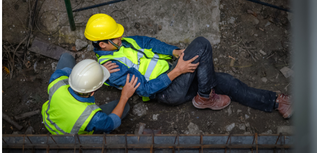 A young Asian builder falls from a scaffold at a construction site. An engineer supervising the construction came to the aid of a construction worker who fell from a height with hip and leg injuries.